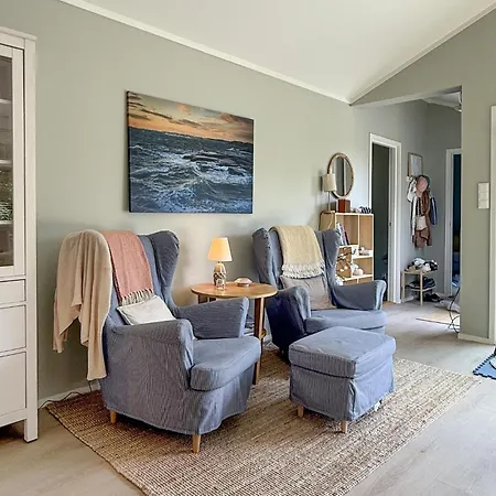 Сasa de vacaciones 2 Bedroom Beautiful In Gressvik *