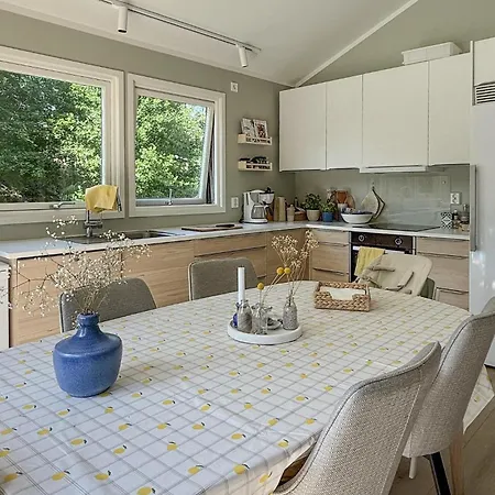 2 Bedroom Beautiful In Gressvik Slevik