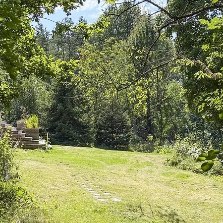 2 Bedroom Beautiful In Hébergement de vacances Gressvik