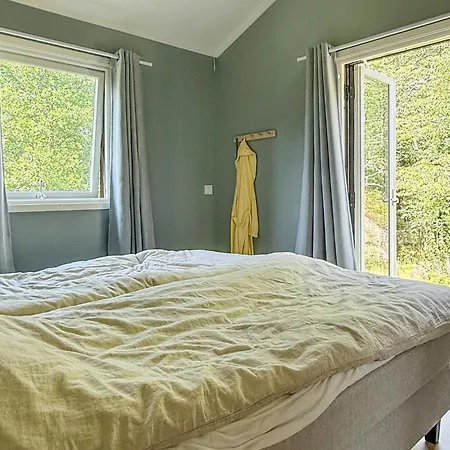 Сasa de vacaciones 2 Bedroom Beautiful In Gressvik Slevik