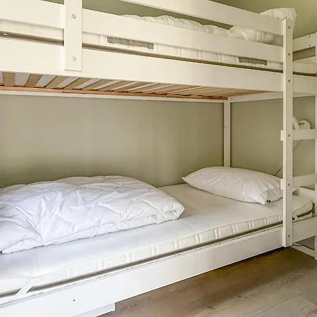 Сasa de vacaciones 2 Bedroom Beautiful In Gressvik Slevik
